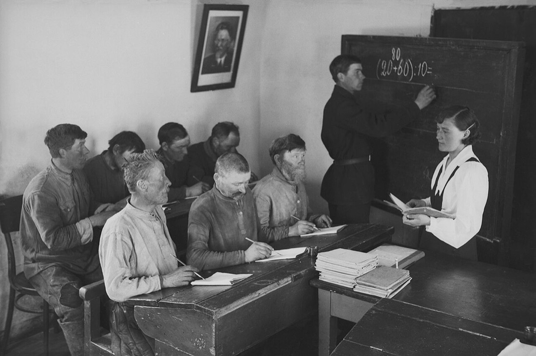 Занятия по ликвидации безграмотности: урок математики, Москва, 1939